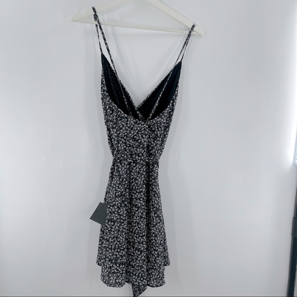 NWT Lulu's Dress Black Floral Mini Dress Size Medium - Picture 8 of 10